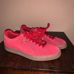 RED SUEDE PUMA GUM BOTTOMS